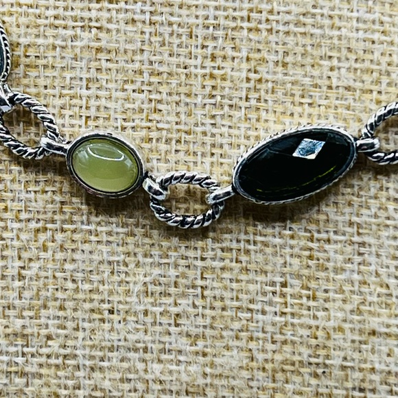 Trifari Vintage Green Chalcedony & Peridot Station Necklace 16” NWT - Picture 2 of 12
